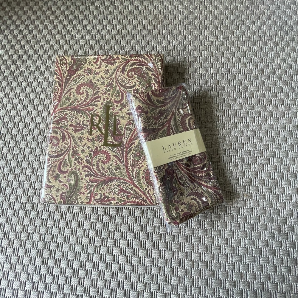 Ralph Lauren Paisley tablecloth with 4 napkins